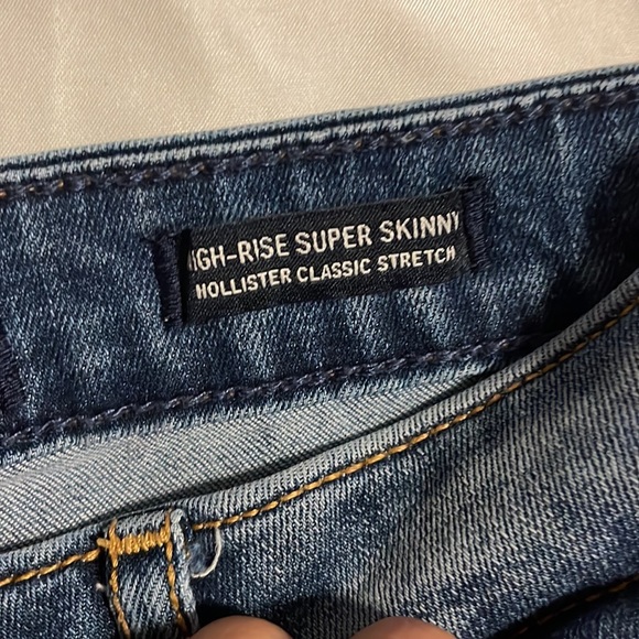 Hollister High-Rise Super Skinny Jeans - Picture 3 of 5